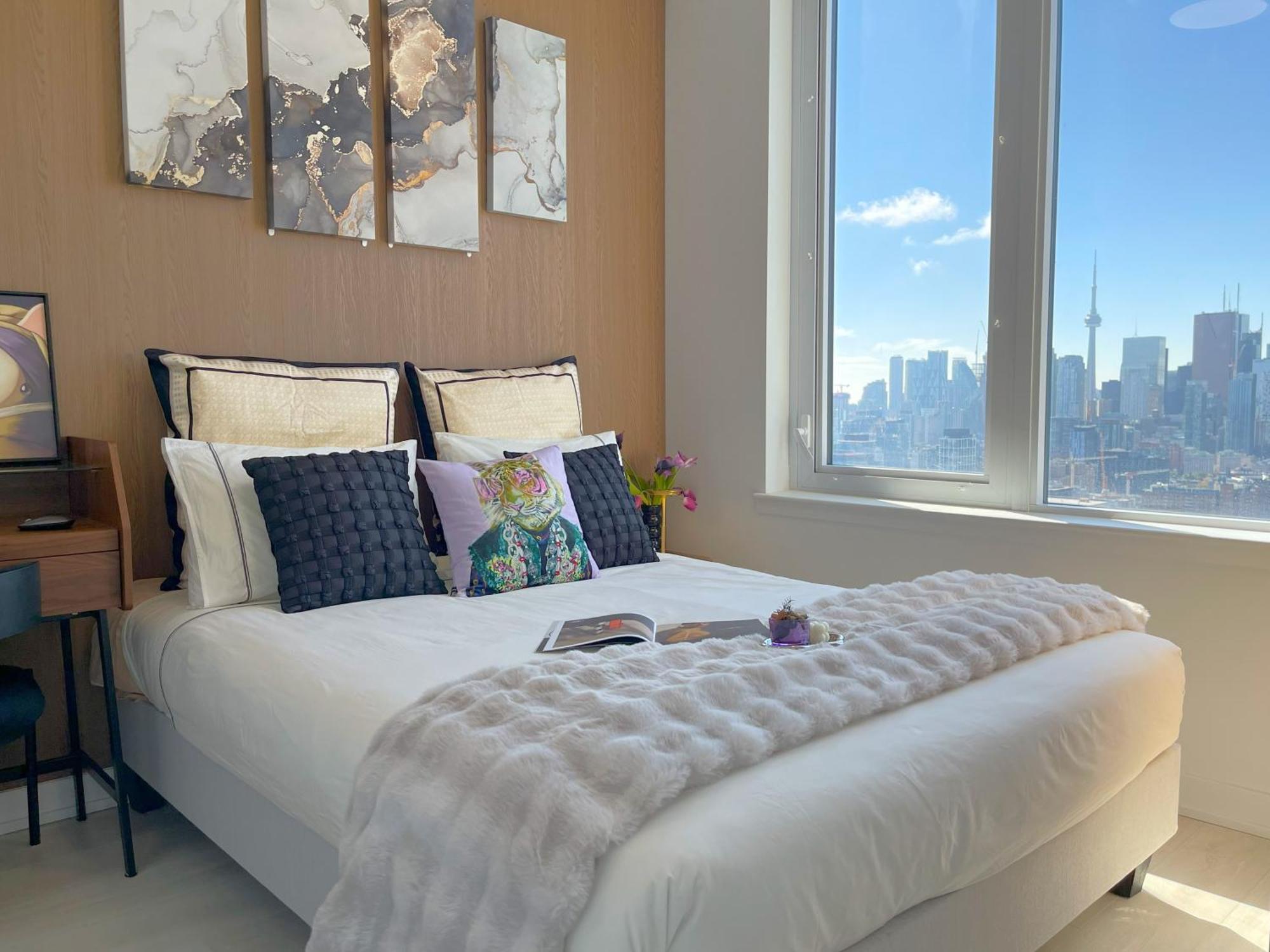Deluxe Penthouse Two Bedrooms Skyline Cn Tower Lakeview Dt Infivilla Toronto