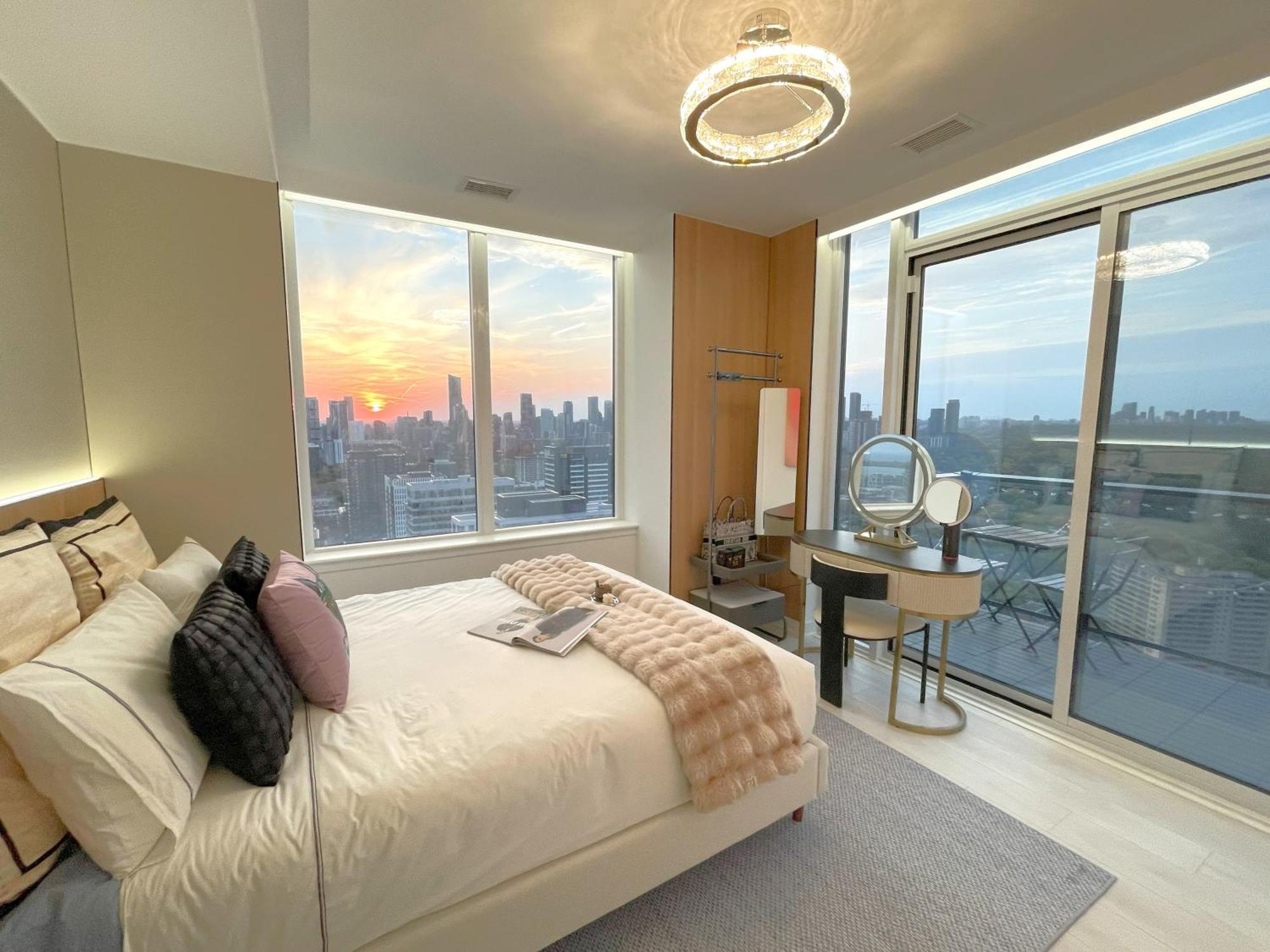 Deluxe Penthouse Two Bedrooms Skyline Cn Tower Lakeview Dt Infivilla Aparthotel *