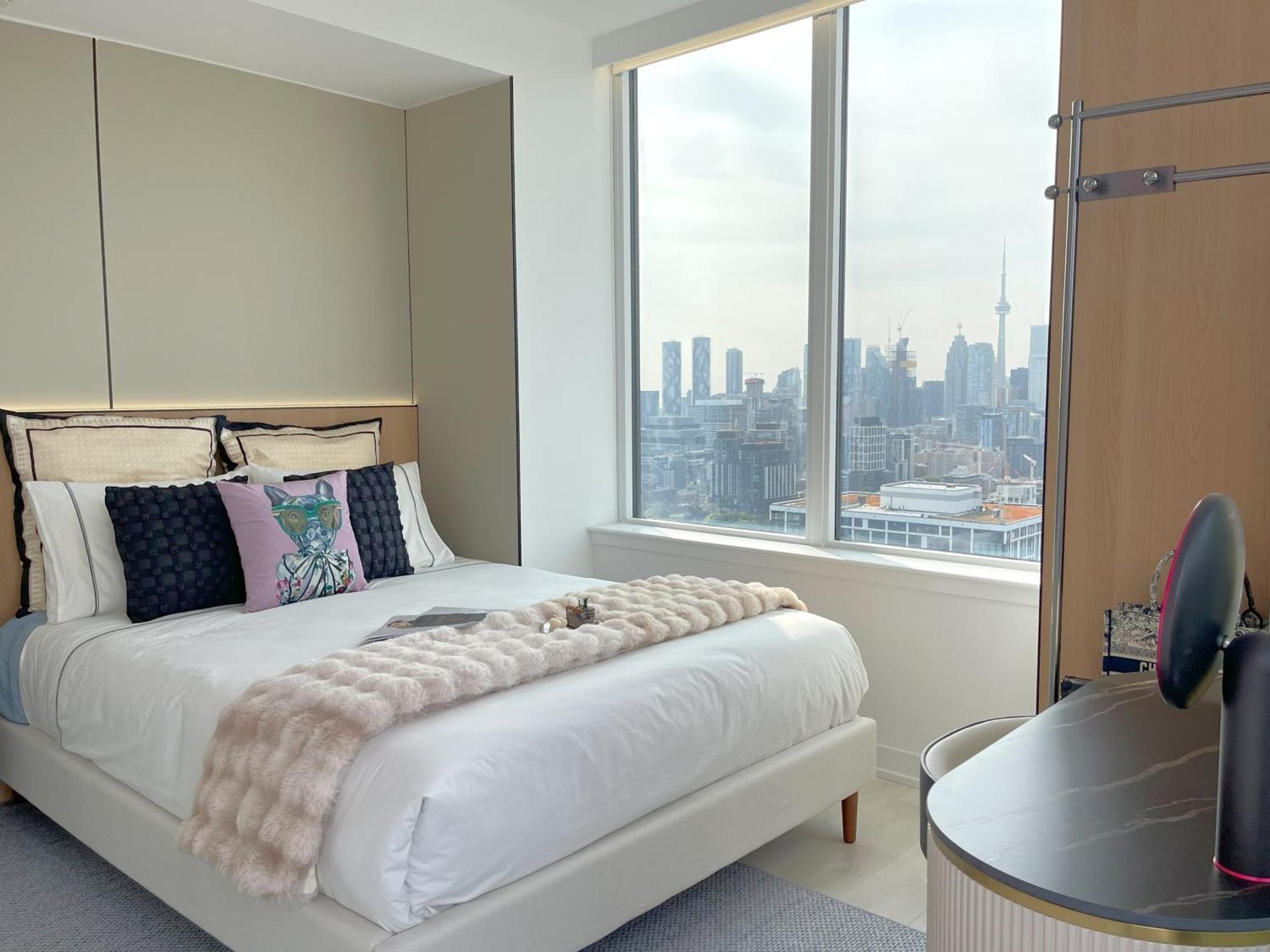 Deluxe Penthouse Two Bedrooms Skyline Cn Tower Lakeview Dt Infivilla