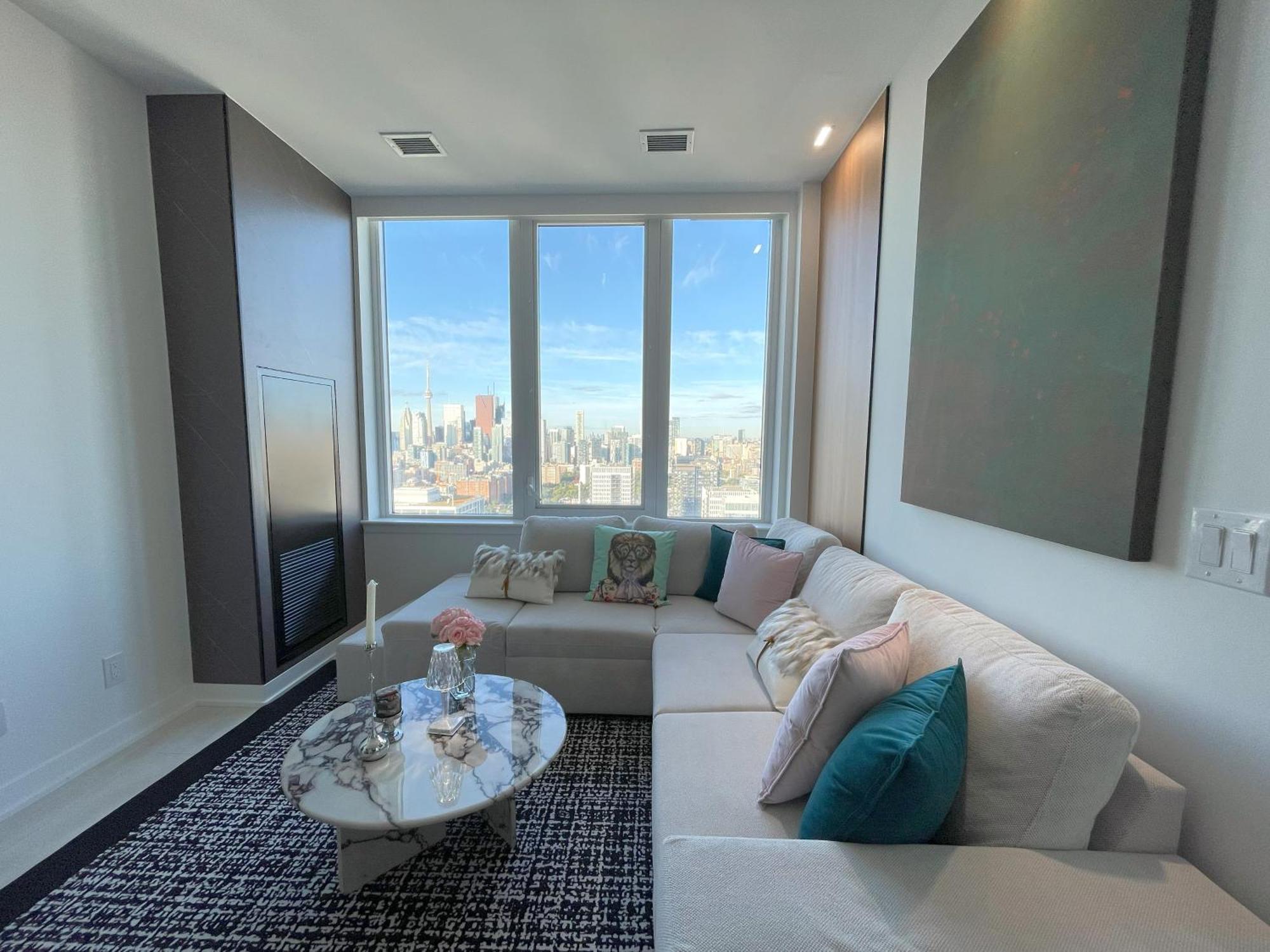 Deluxe Penthouse Two Bedrooms Skyline Cn Tower Lakeview Dt Infivilla Aparthotel *