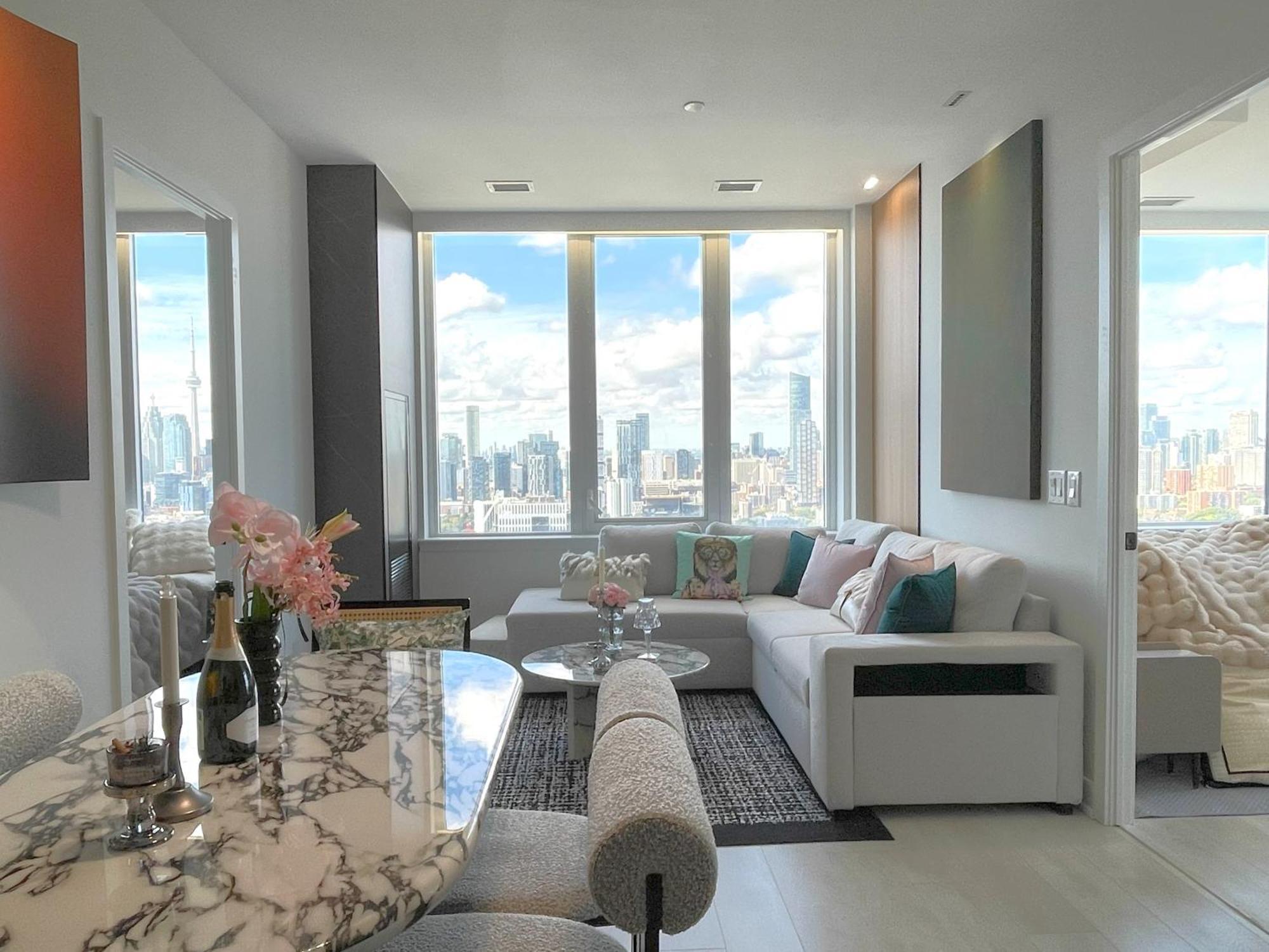 Deluxe Penthouse Two Bedrooms Skyline Cn Tower Lakeview Dt Infivilla